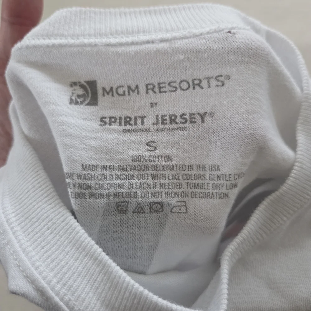 New York New York Graphic Checkered Long Sleeve Shirt MGM Resorts Adults Small - Picture 4 of 8